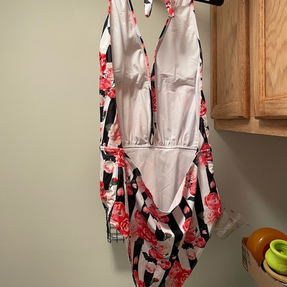 Flower and Stripes One Piece Swimsuit Size XL - Picture 5 of 5